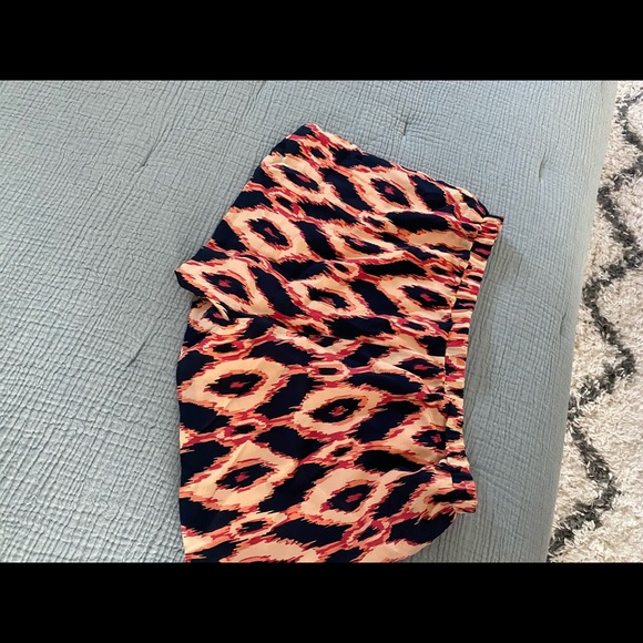 Amour Vert 100%silk shorts size L - Picture 4 of 5